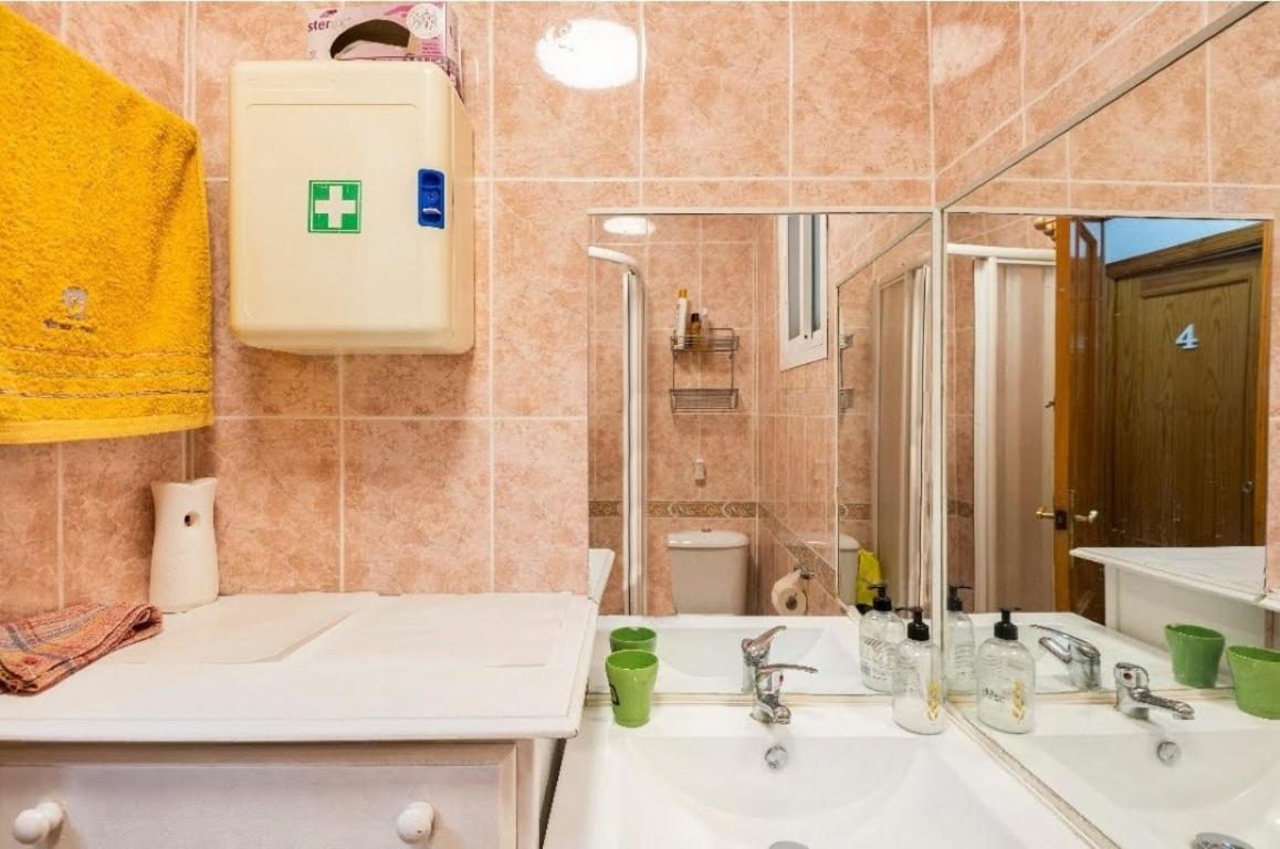 Habitaciones Privadas Con Cama Doble En Sevilla Bagian luar foto