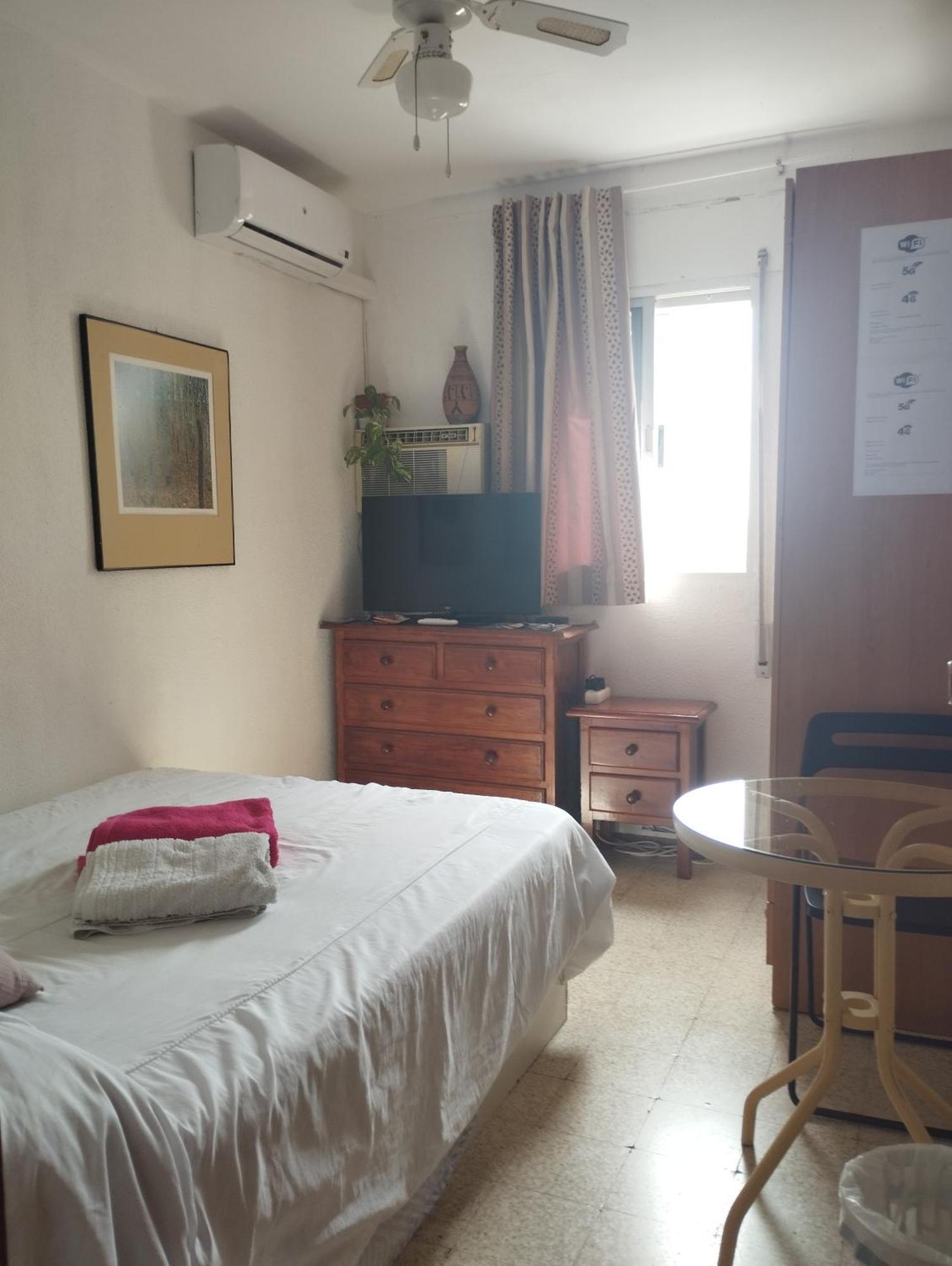 Habitaciones Privadas Con Cama Doble En Sevilla Bagian luar foto
